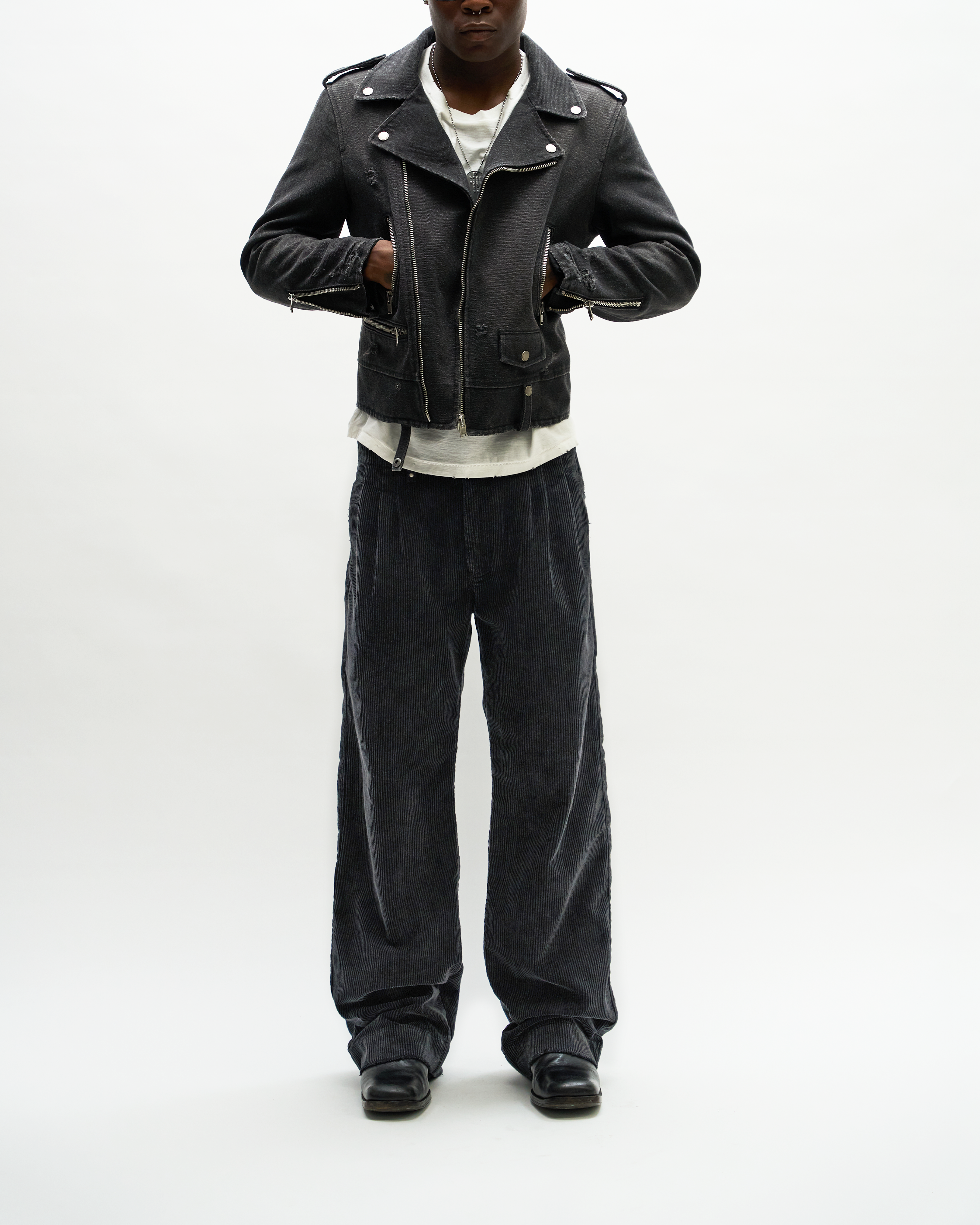 PLEATED CORDUROY TROUSERS [SUNBEAT BLACK]