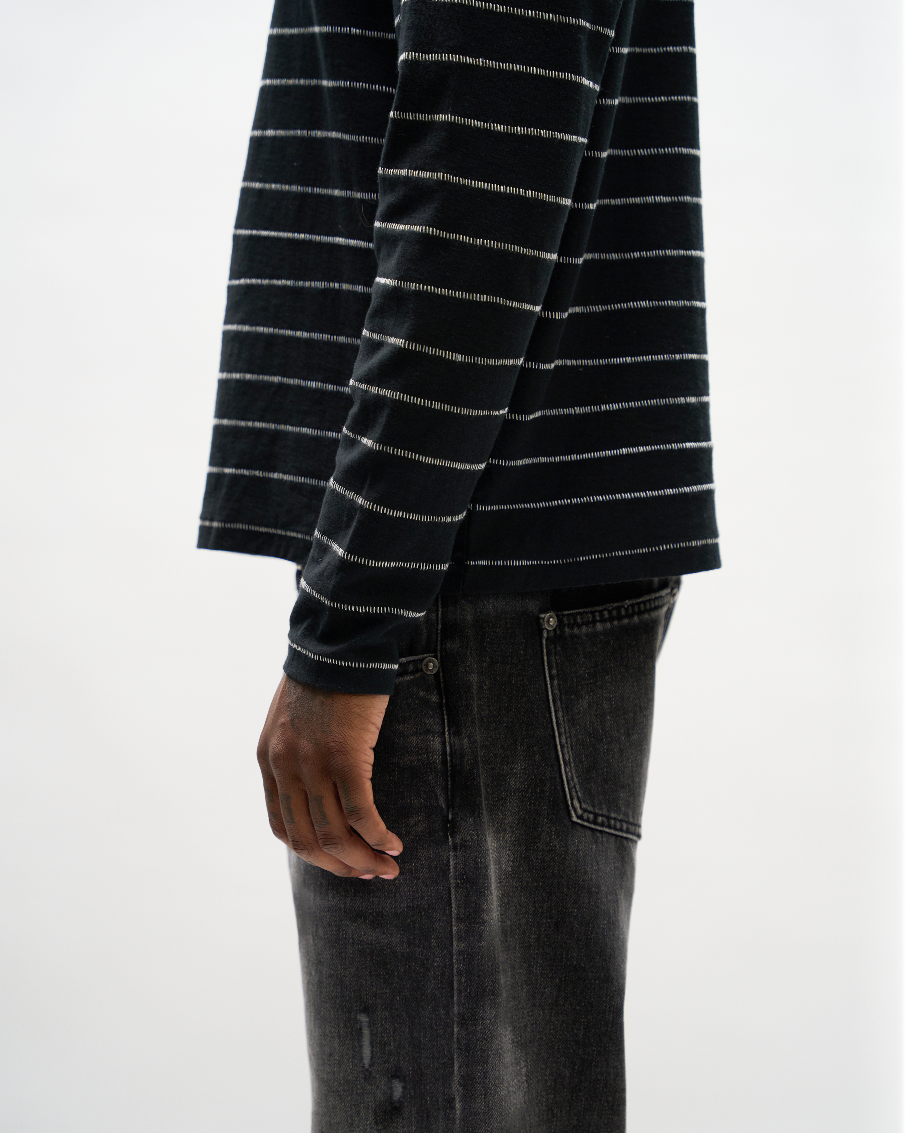 SINGLE STITCH STRIPED LONG SLEEVE [BLACK]