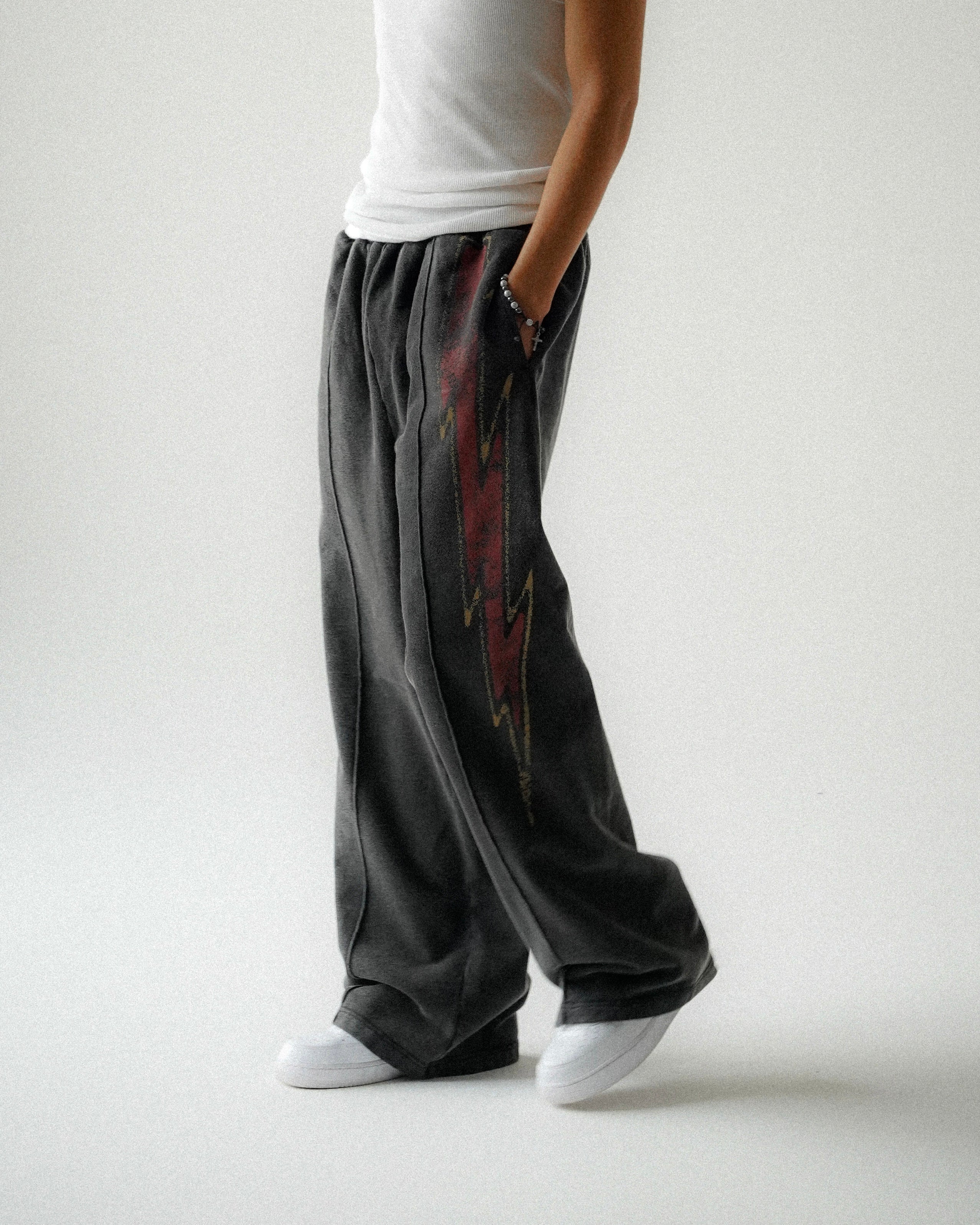 STRIKE SWEATPANTS [VINTAGE BLACK]