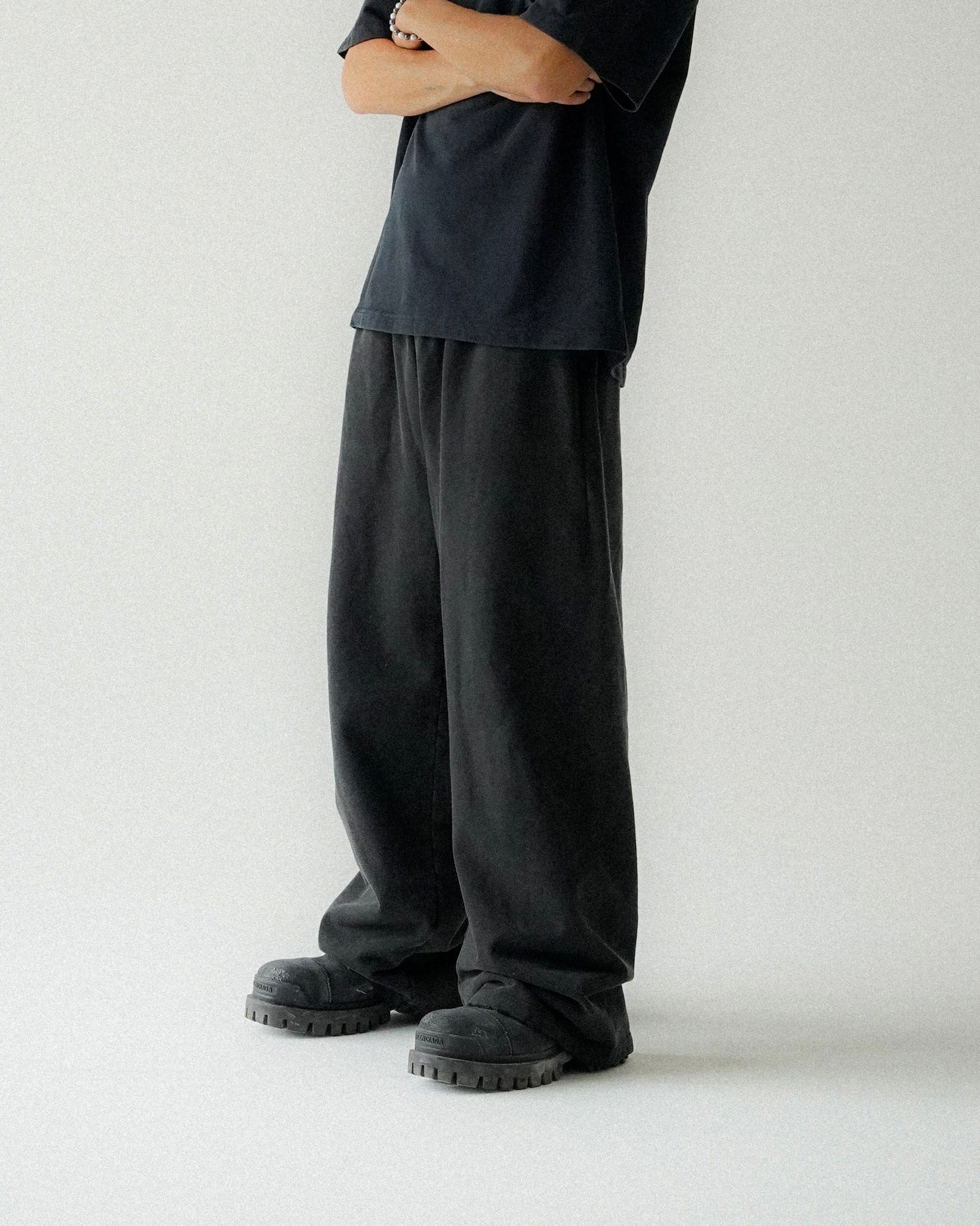 BLANK SWEATPANTS [BLACK]