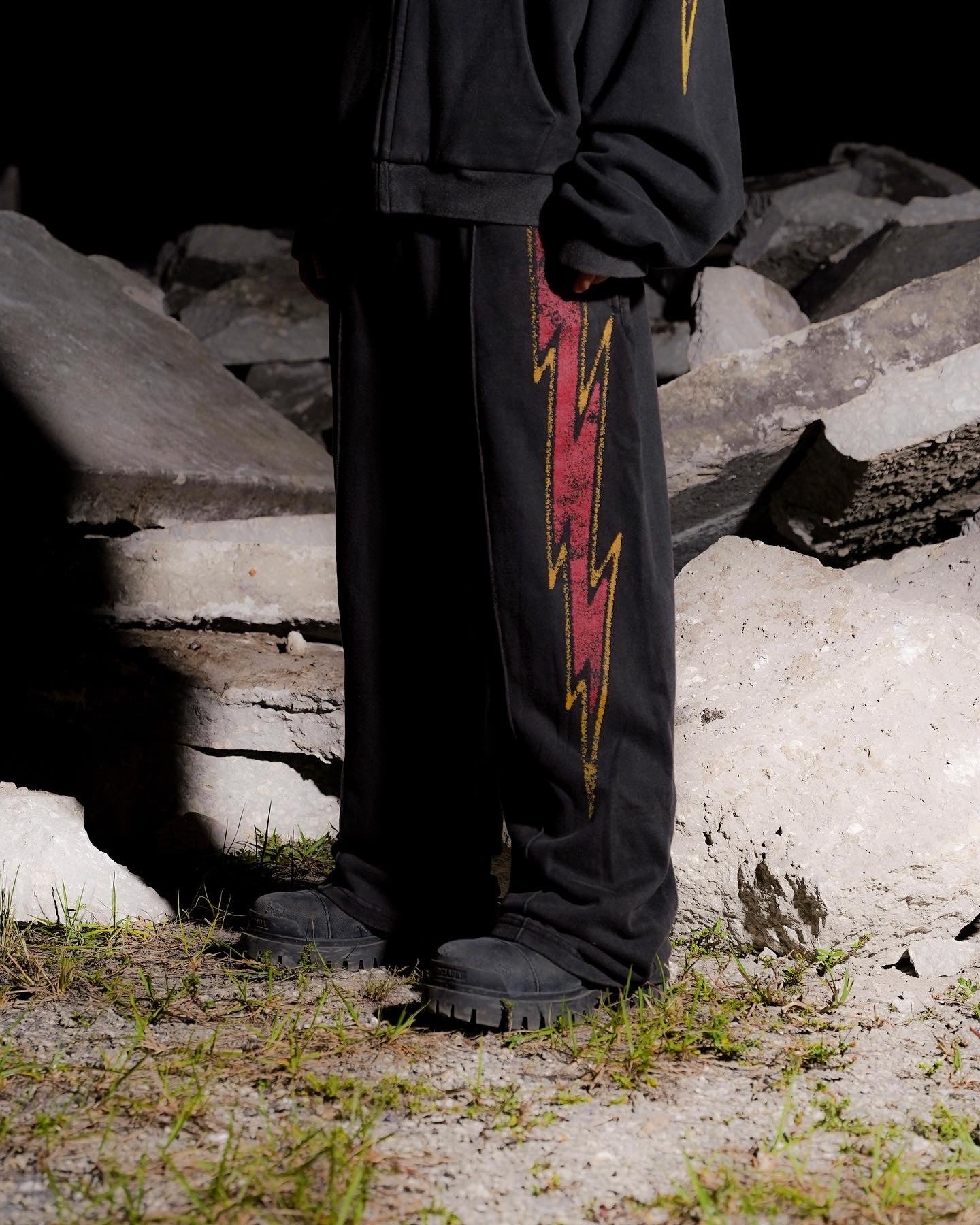 STRIKE SWEATPANTS [VINTAGE BLACK]