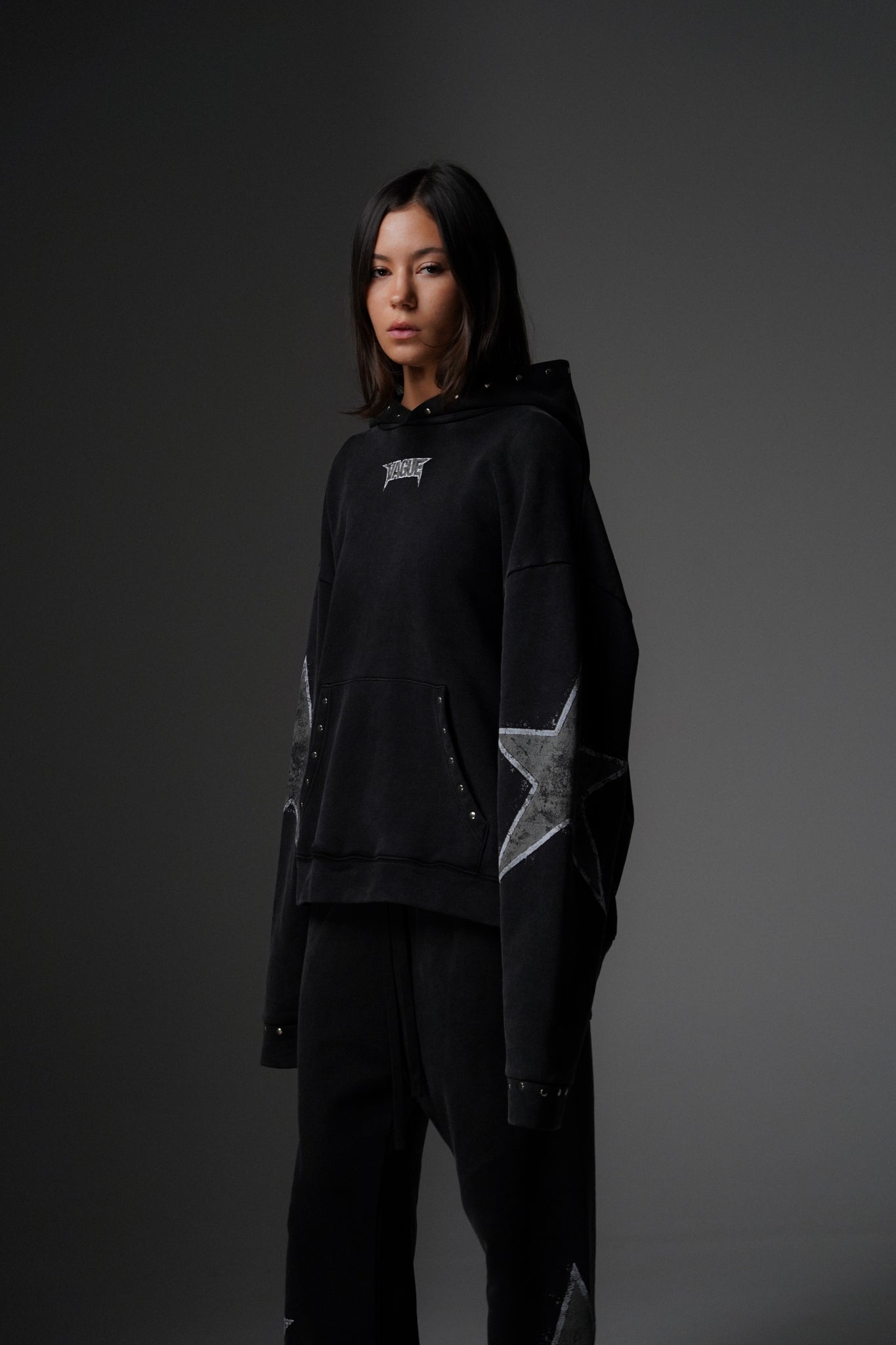 2C STAR STUDDED HOODIE [BLACK]