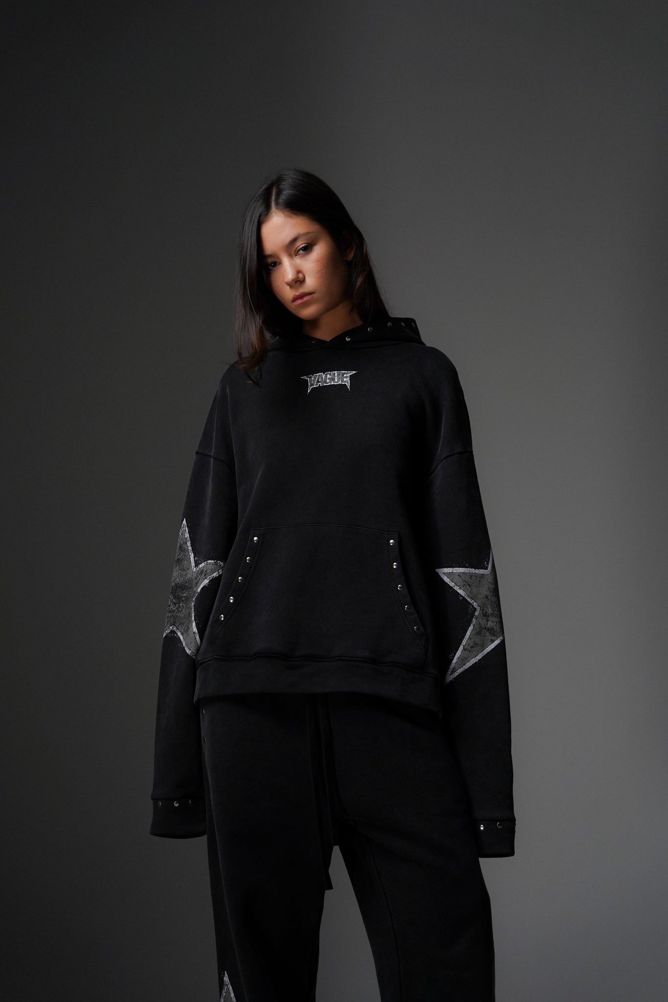 2C STAR STUDDED HOODIE [BLACK]