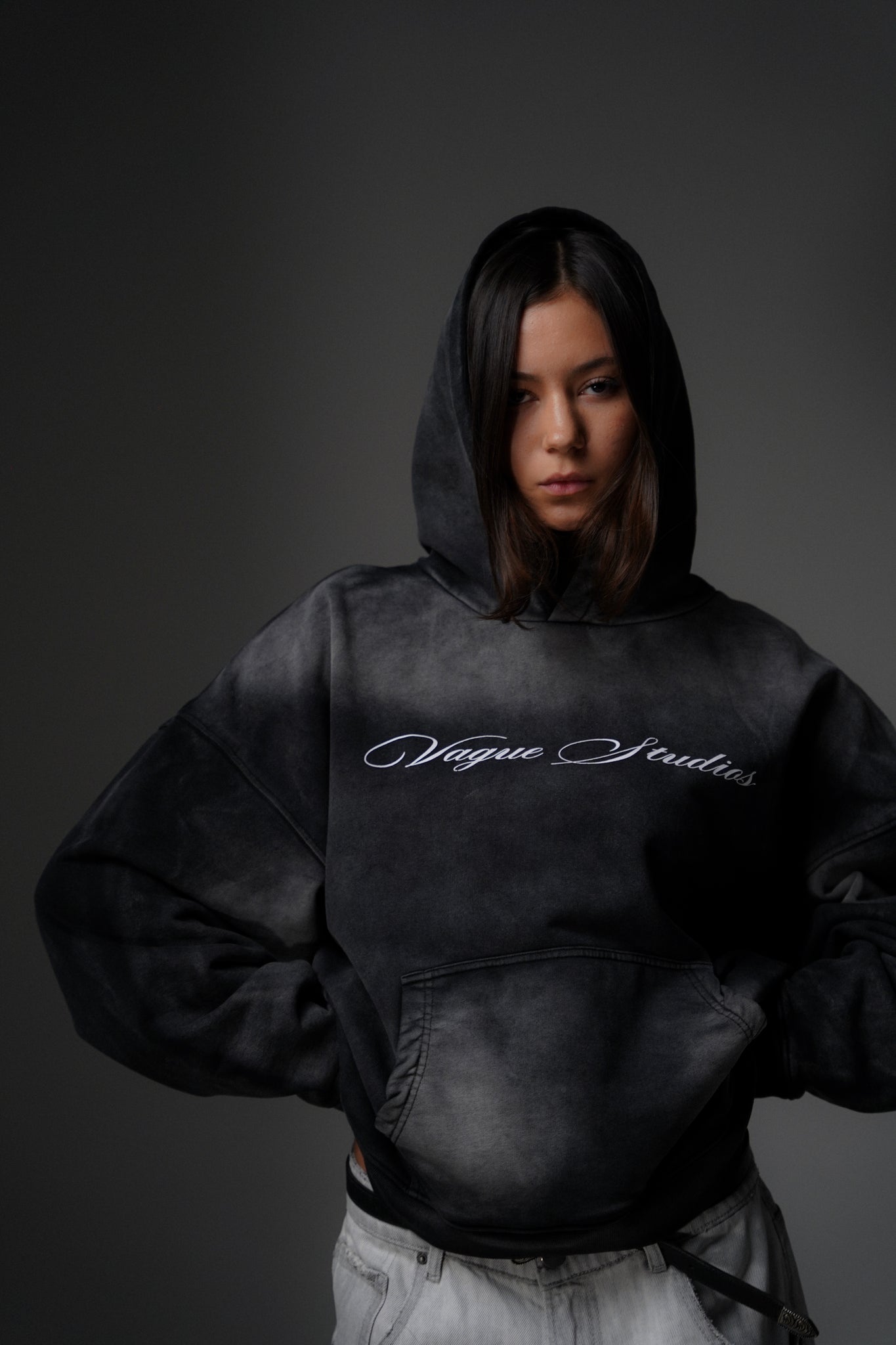 SCRIPT HOODIE [SUNBEAT BLACK]
