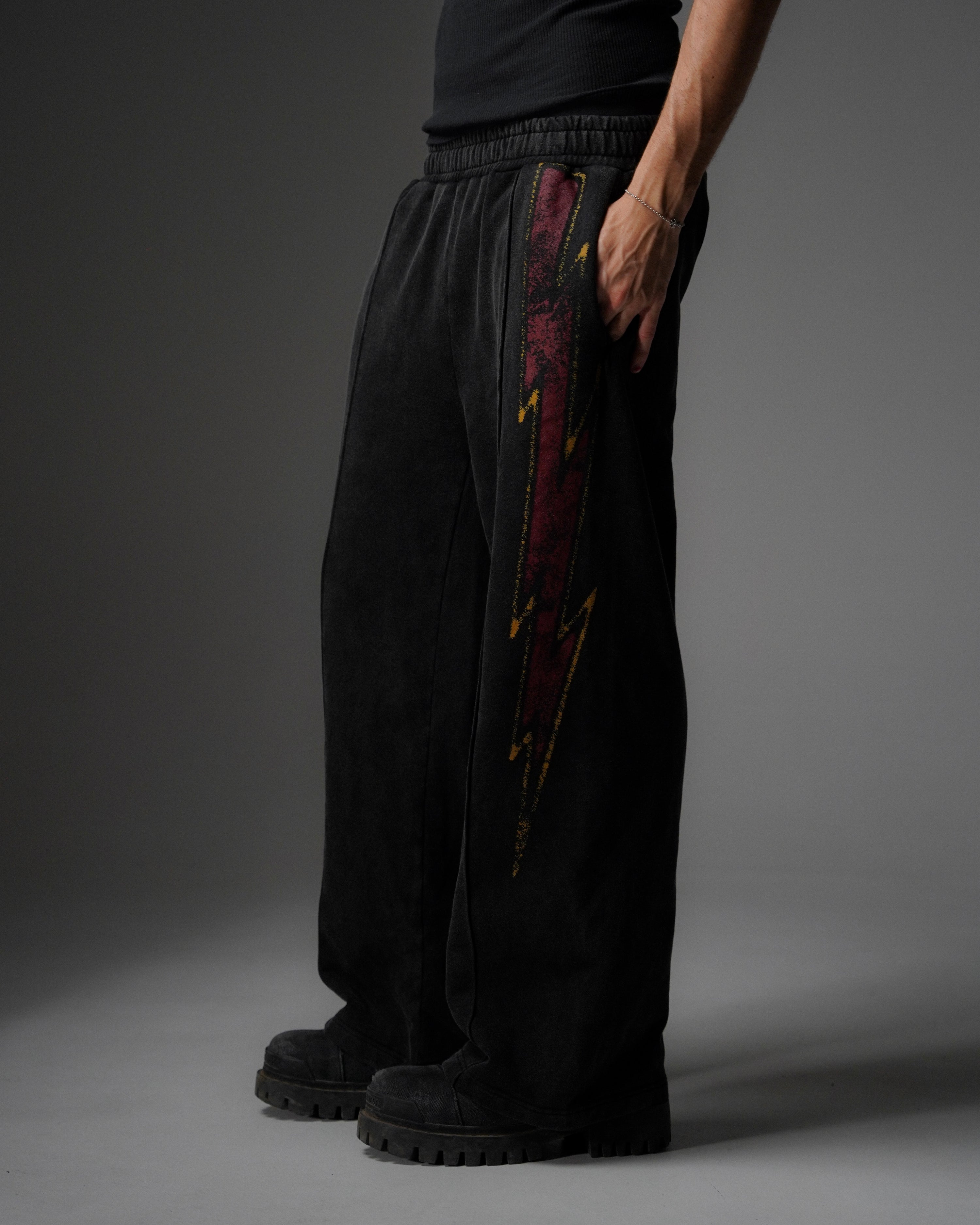 STRIKE SWEATPANTS [VINTAGE BLACK]