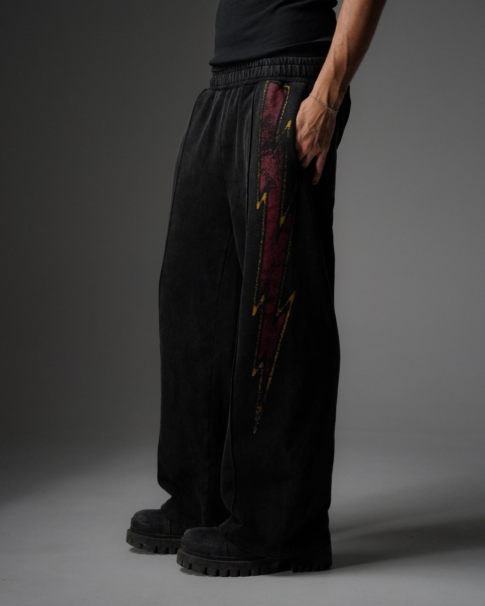 STRIKE SWEATPANTS [VINTAGE BLACK]