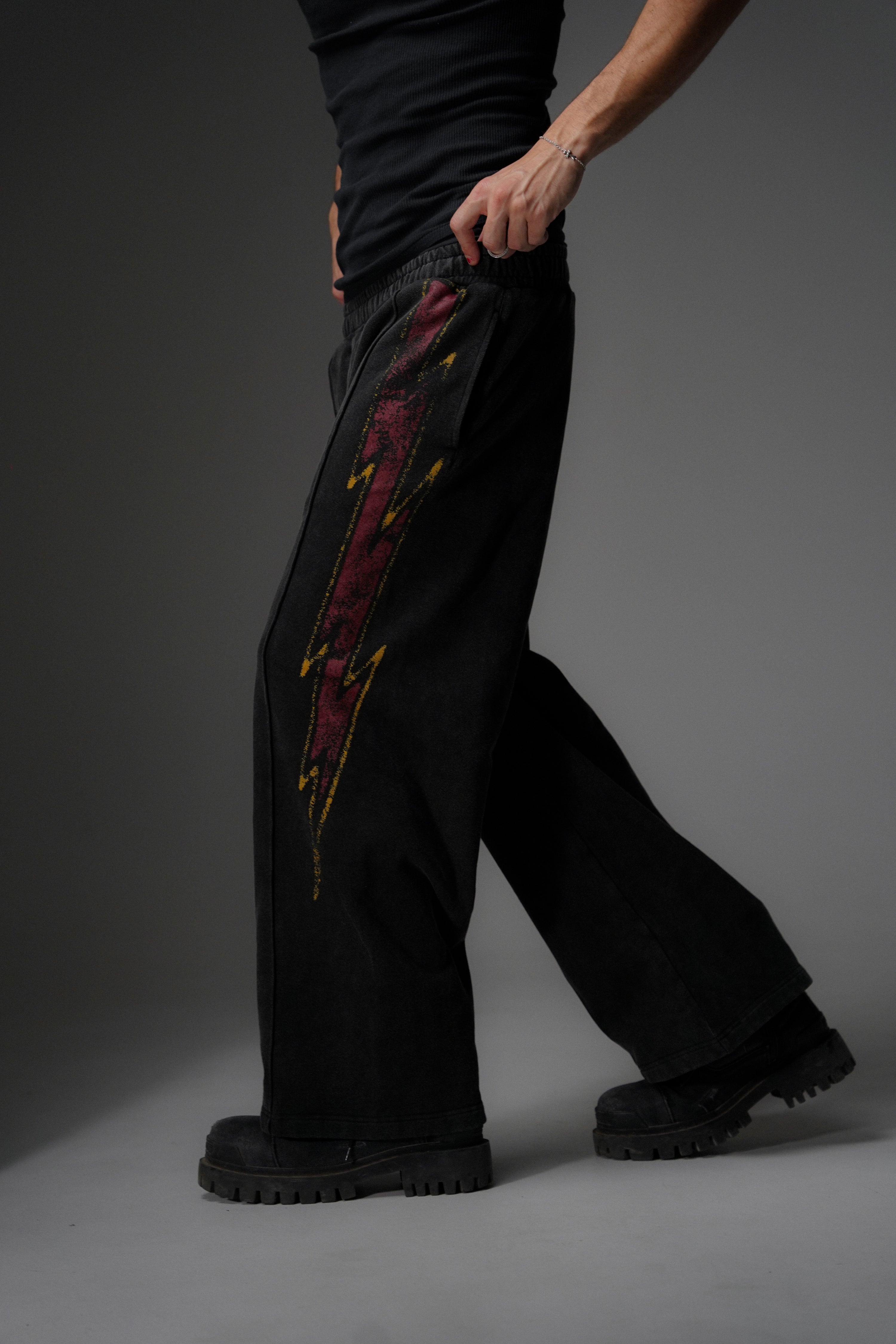 STRIKE SWEATPANTS [VINTAGE BLACK]