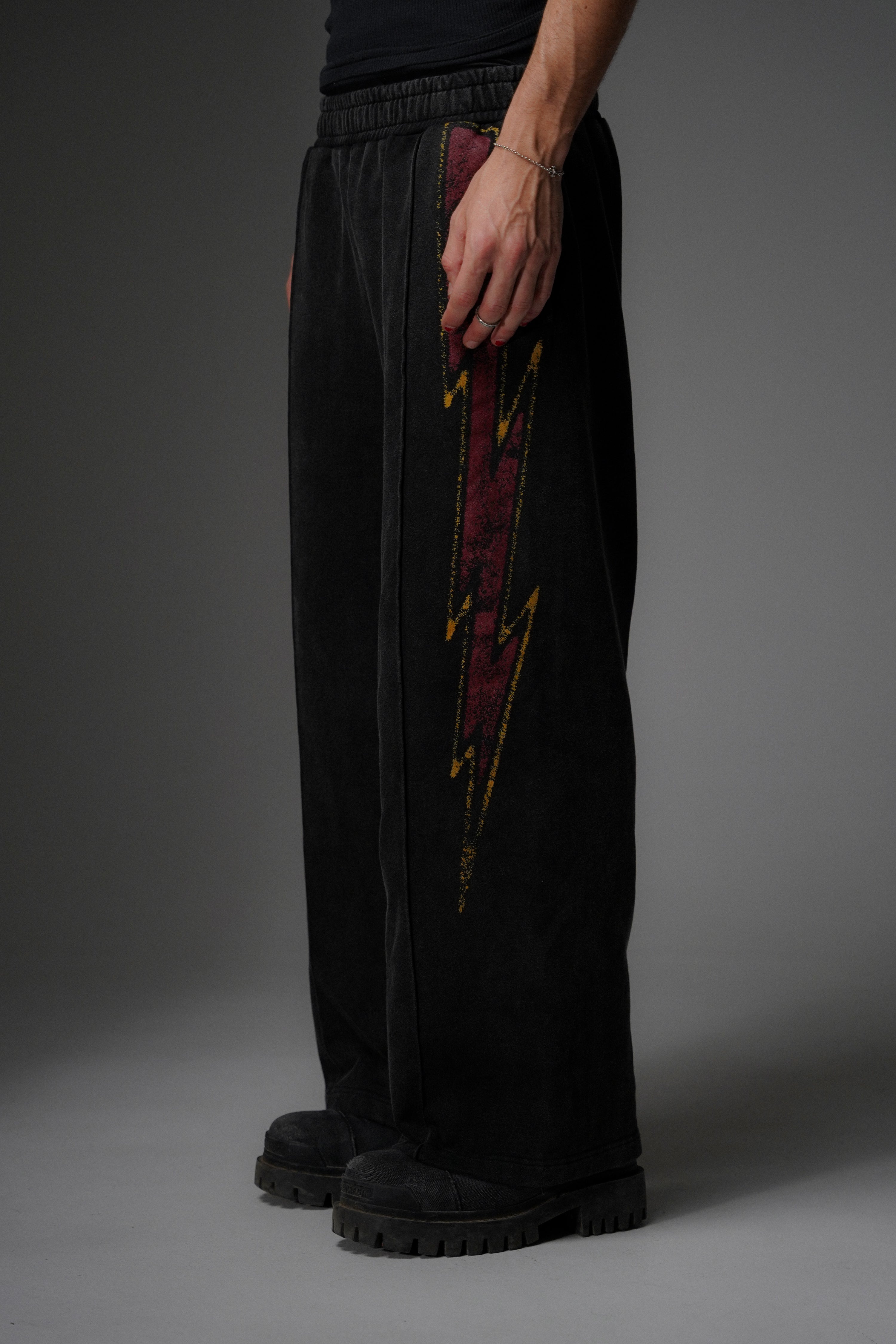 STRIKE SWEATPANTS [VINTAGE BLACK]