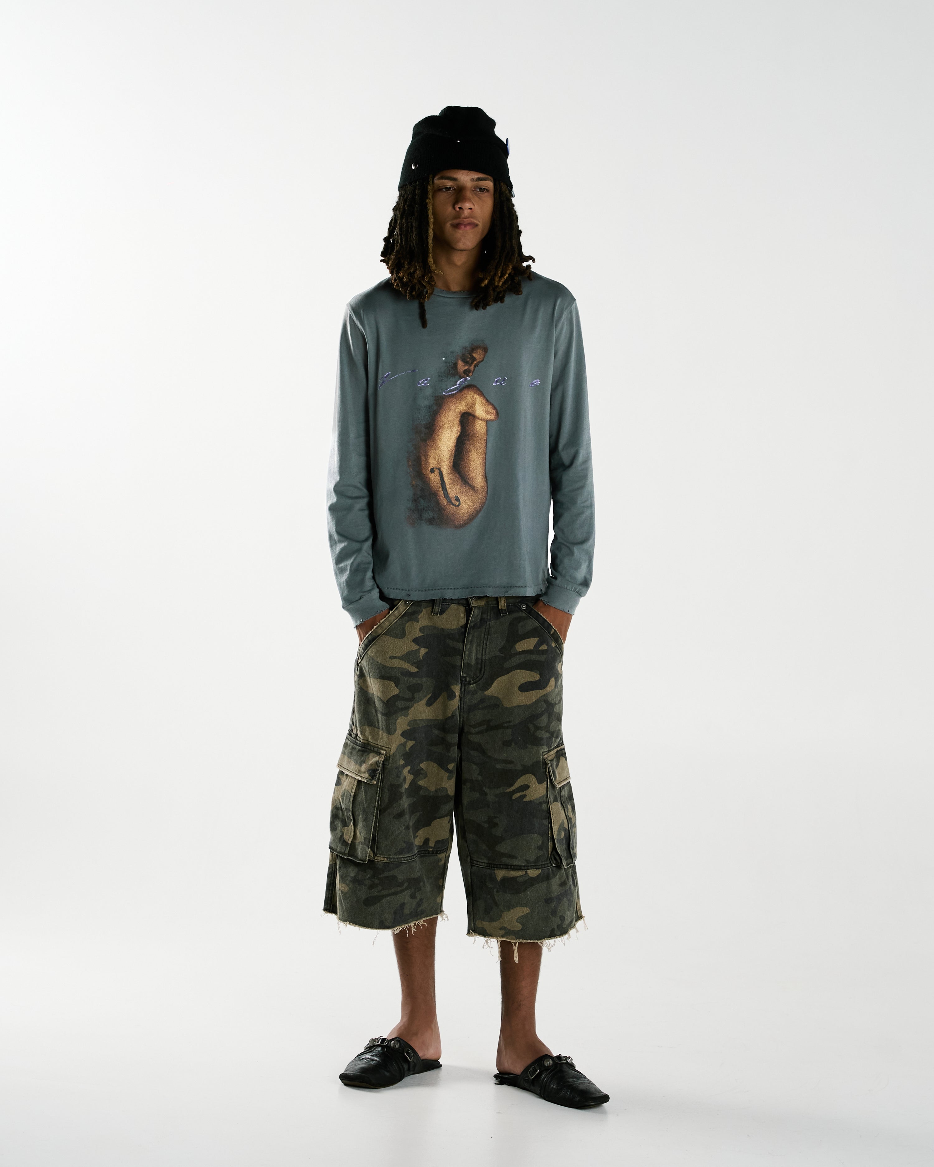 Jordan 6'0 wearing size M Aria Longsleeve, size 30 Camo Cargo Shorts
