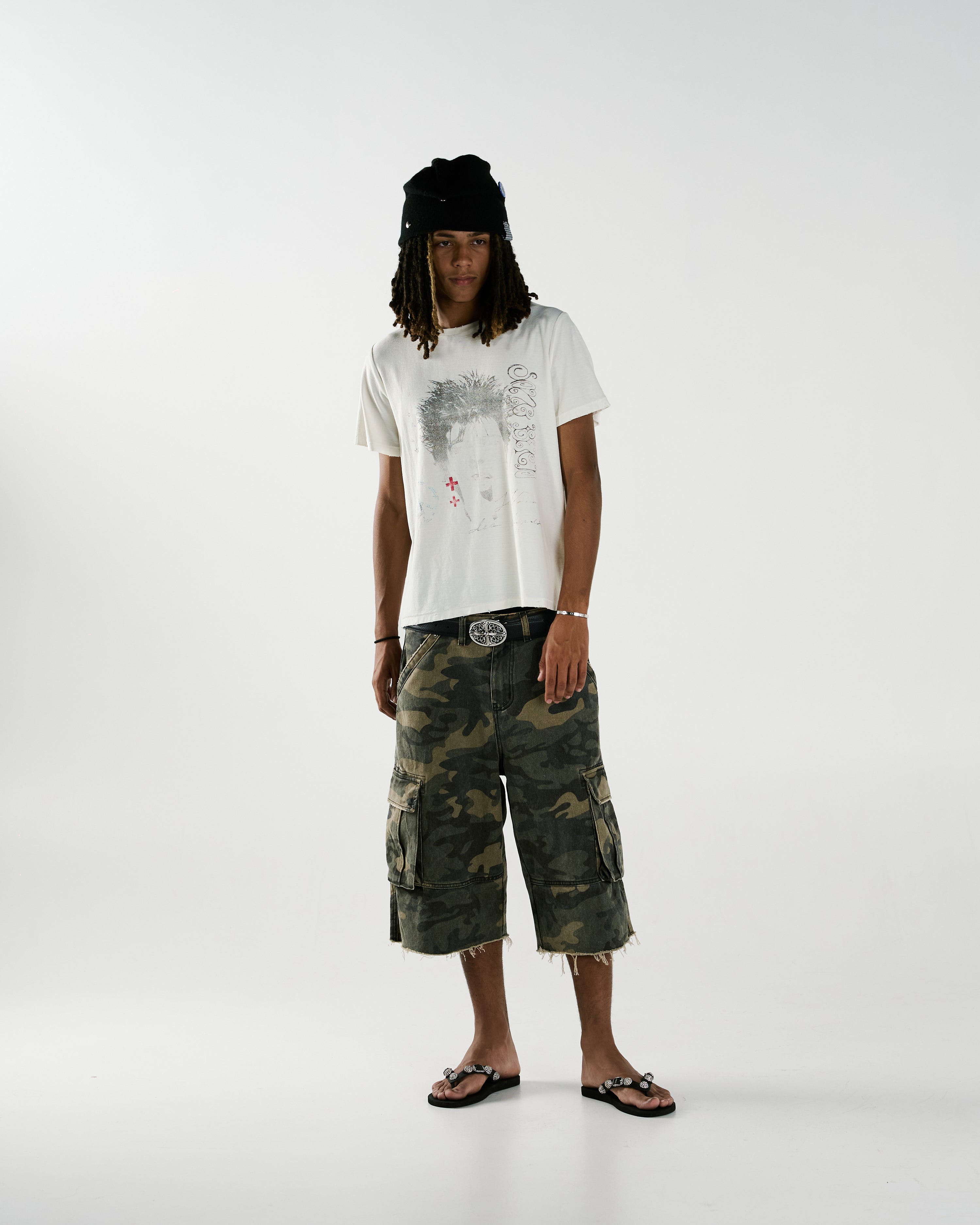 Jordan 6'0 wearing size M Songbird Tee, Size 30 Camo Cargos.