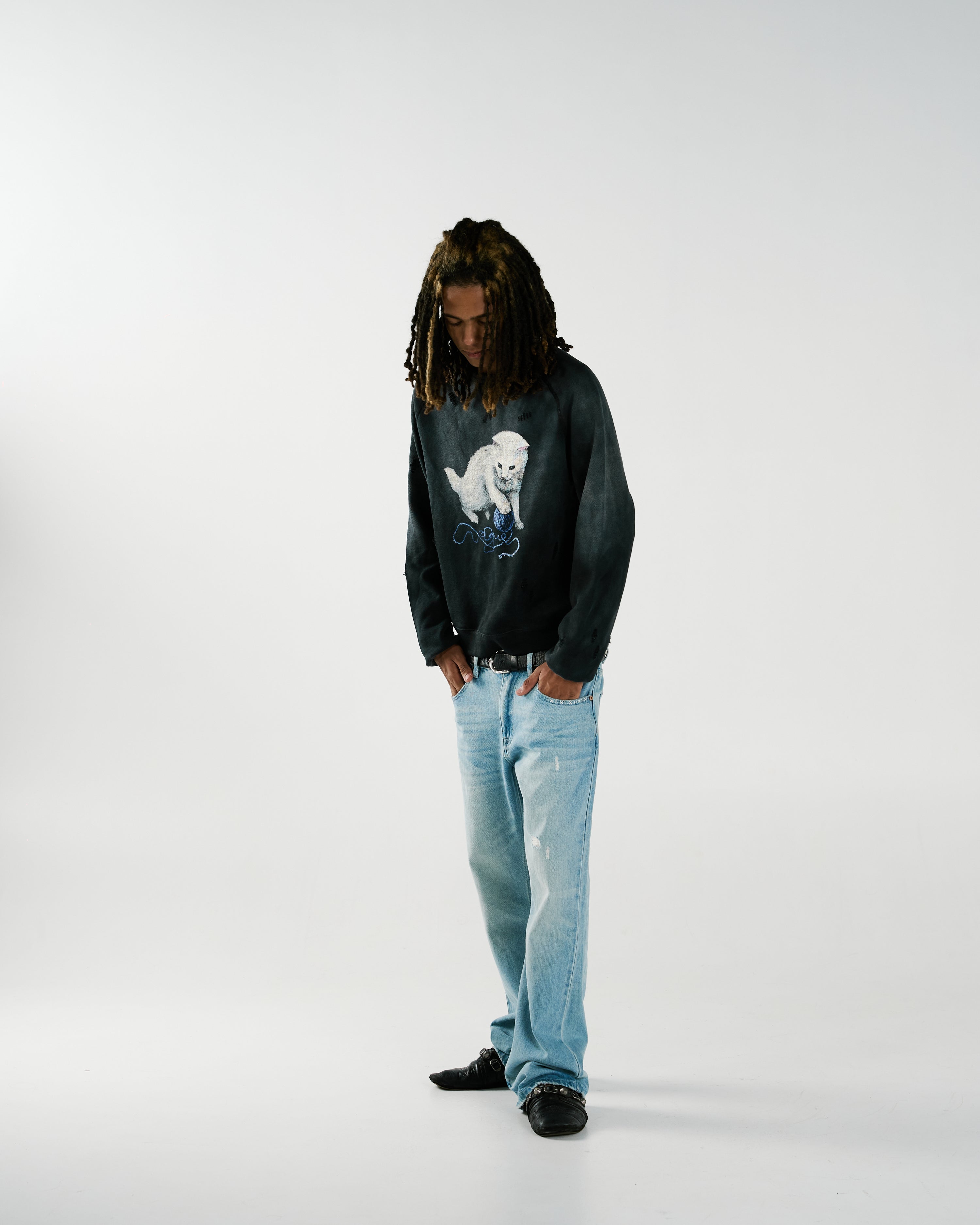 Jordan 6'0 wearing size M Crewneck, 32x32 Coast Denim