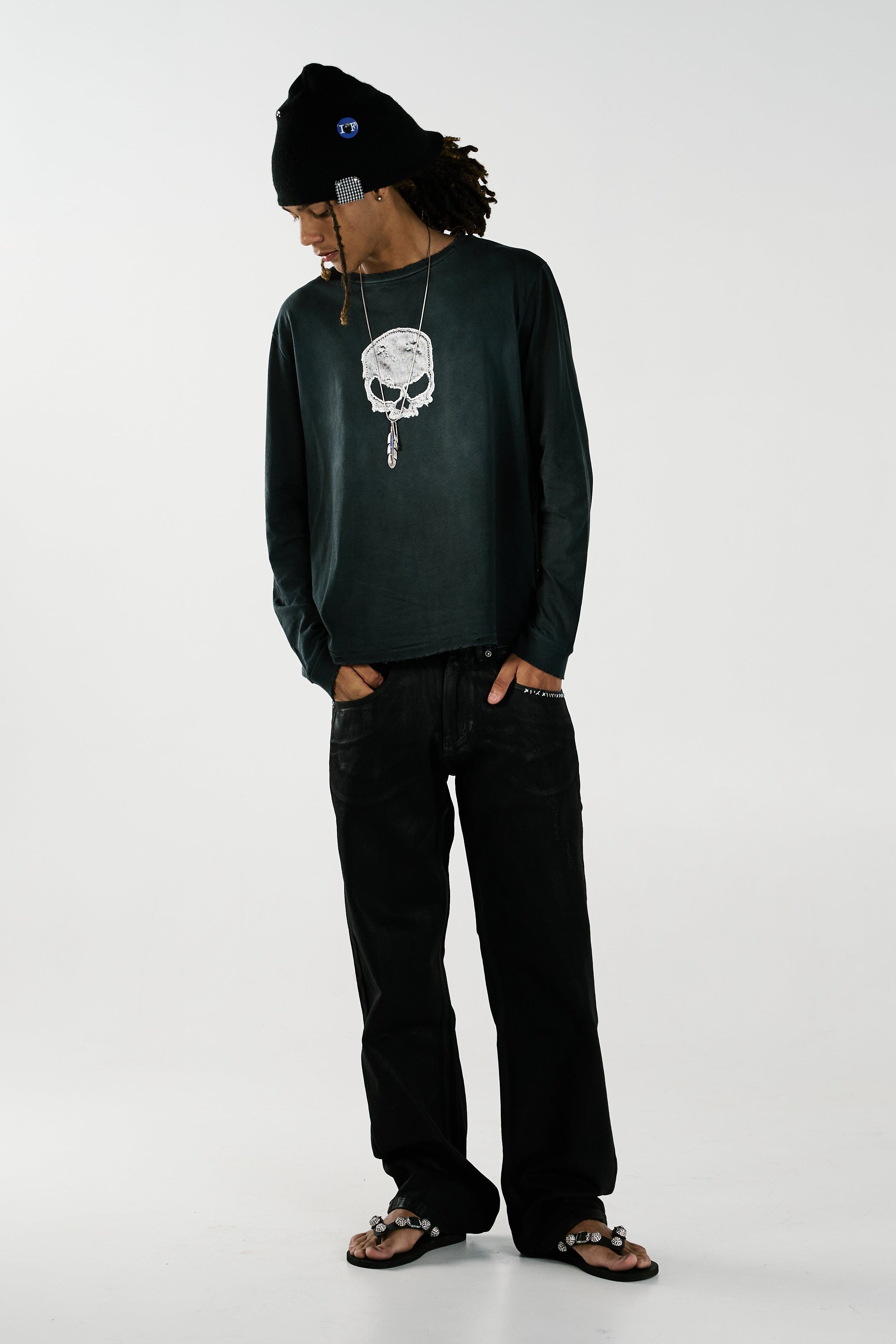 Jordan 6'0 wearing size M Skull Longsleeve, 30x32 Studio Denim