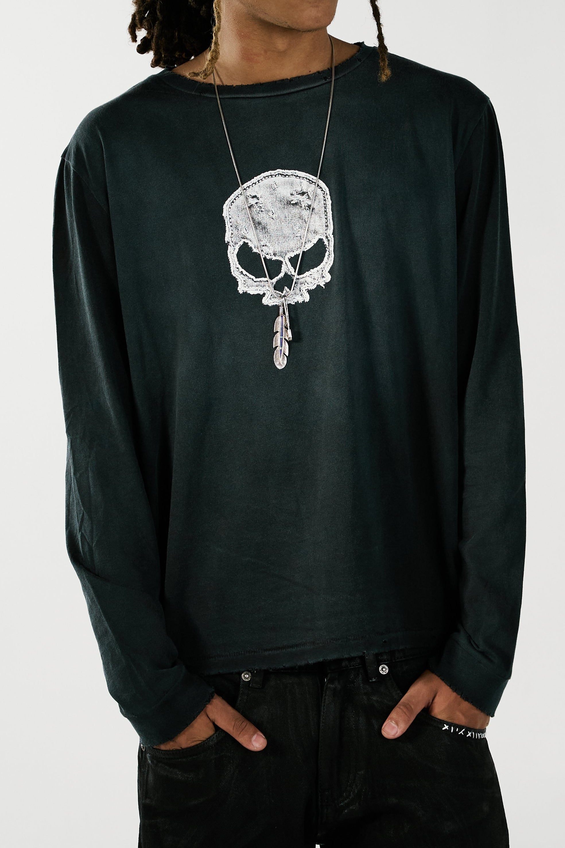 Jordan 6'0 wearing size M Skull Longsleeve