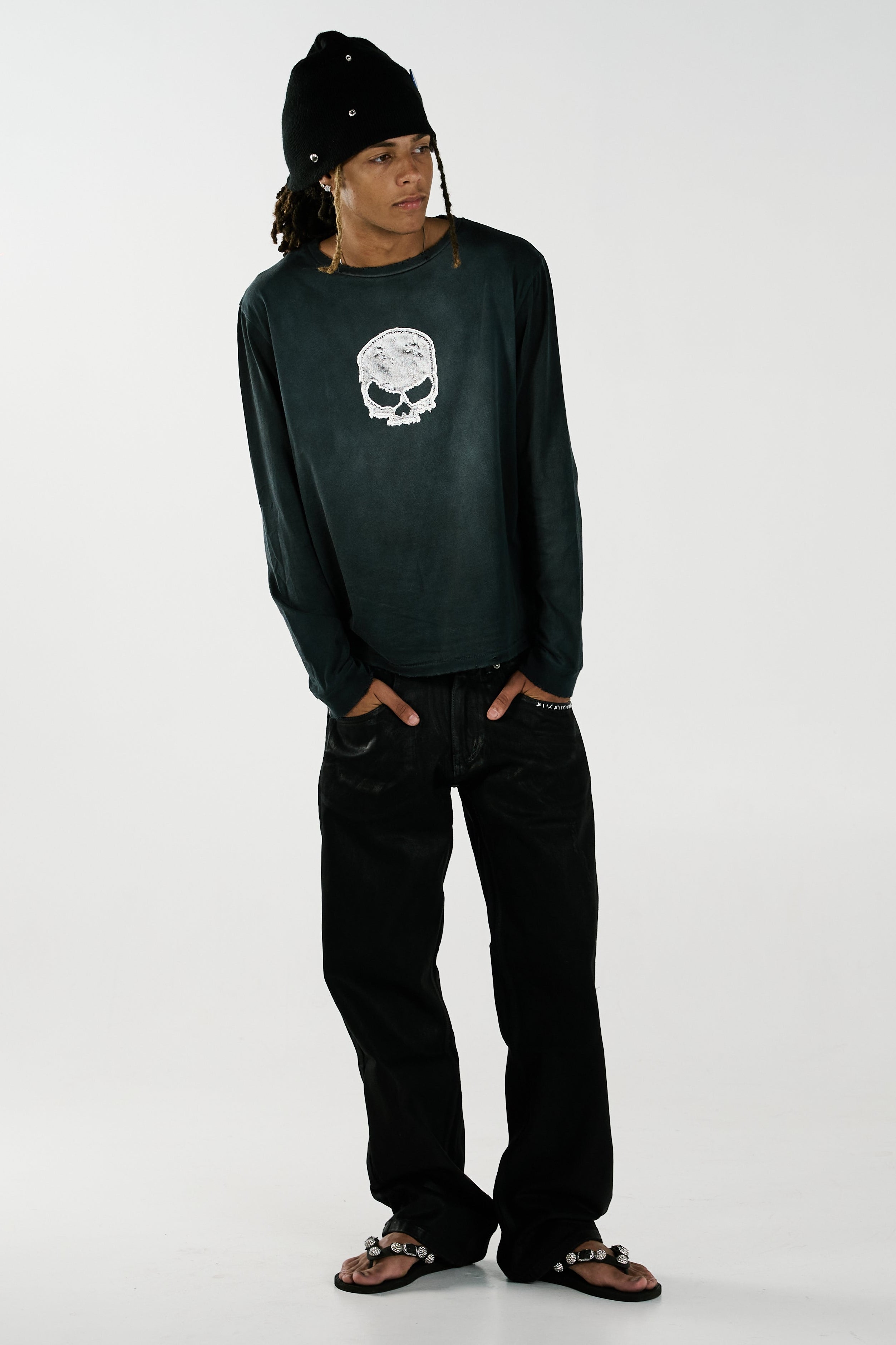 Jordan 6'0 wearing size M Skull Longsleeve, 30x32 Studio Denim