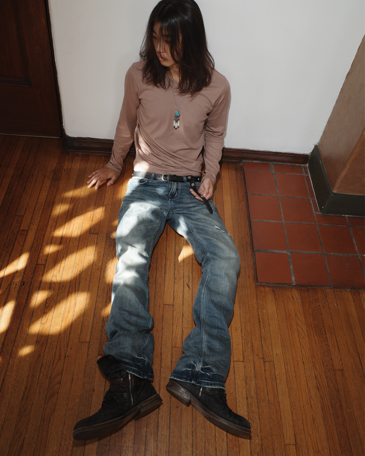 LOWERCASE V-NECK [TAUPE]
