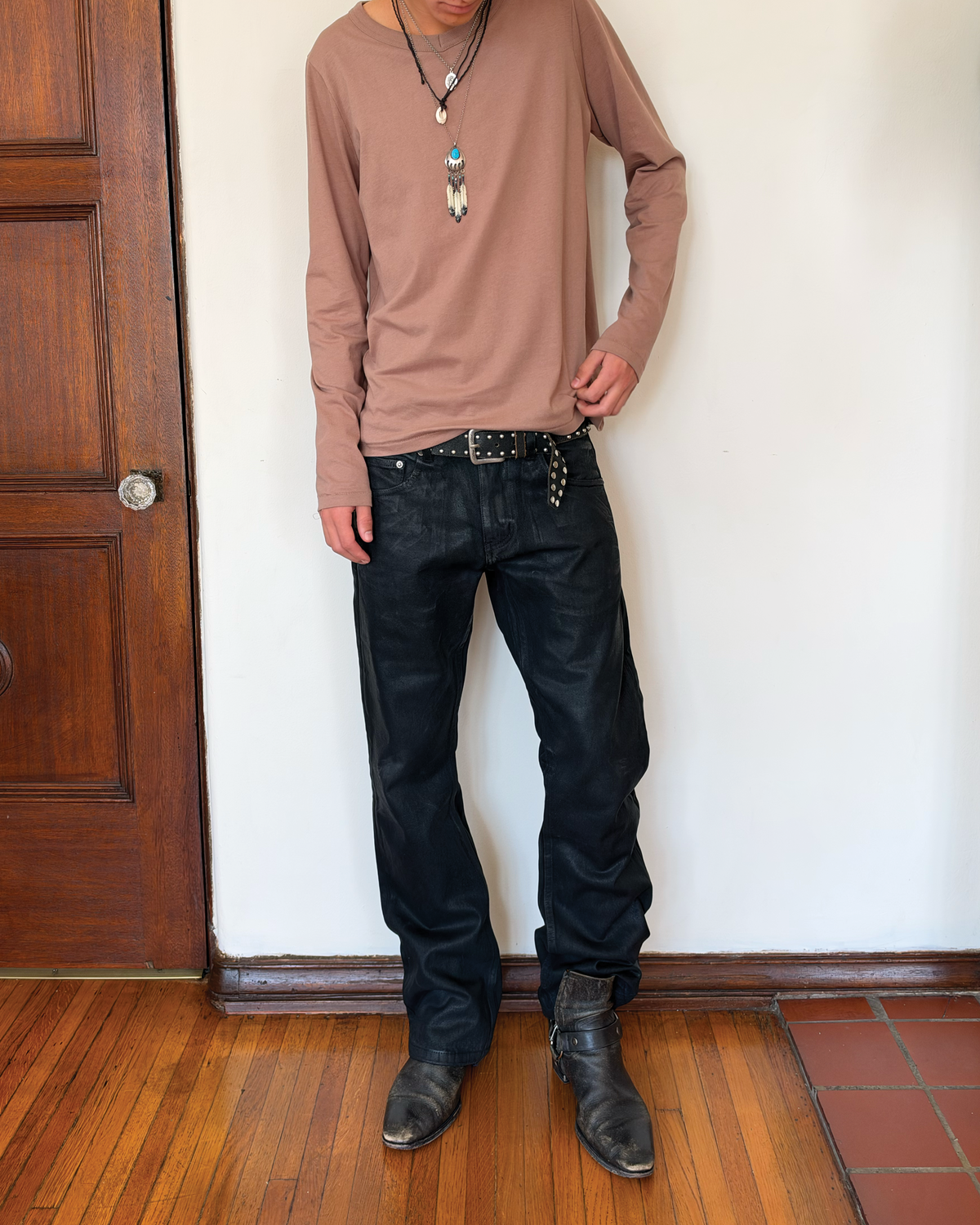 LOWERCASE V-NECK [TAUPE]