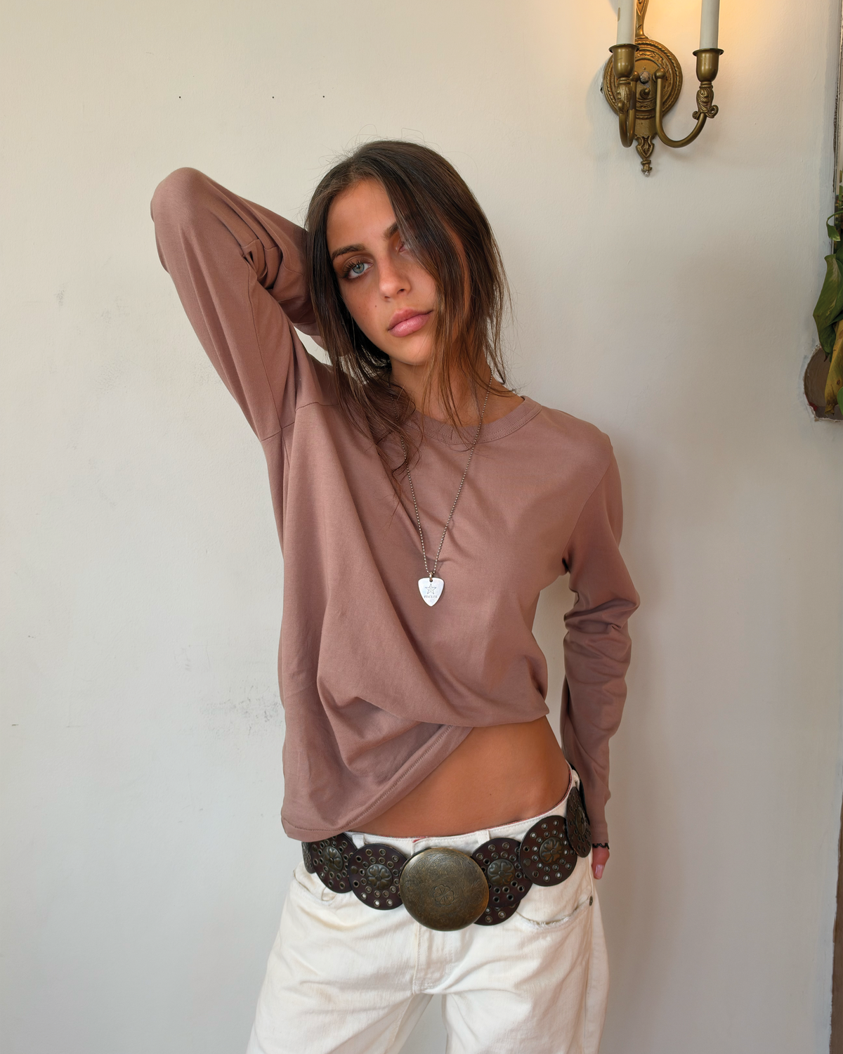 LOWERCASE V-NECK [TAUPE]