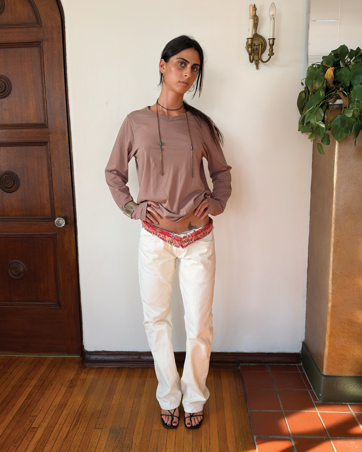 LOWERCASE V-NECK [TAUPE]