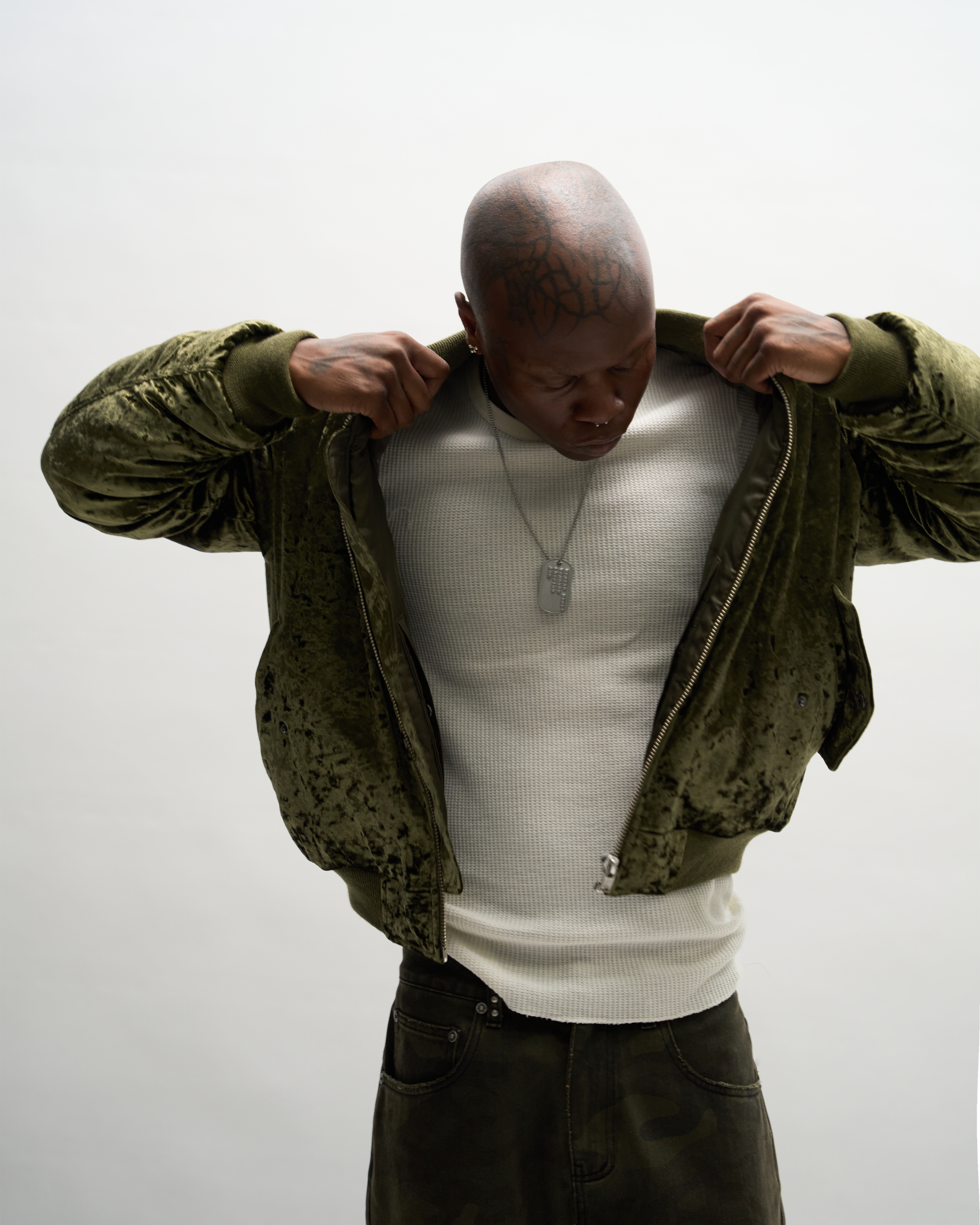 CRUSHED VELVET BOMBER [MILITARY]