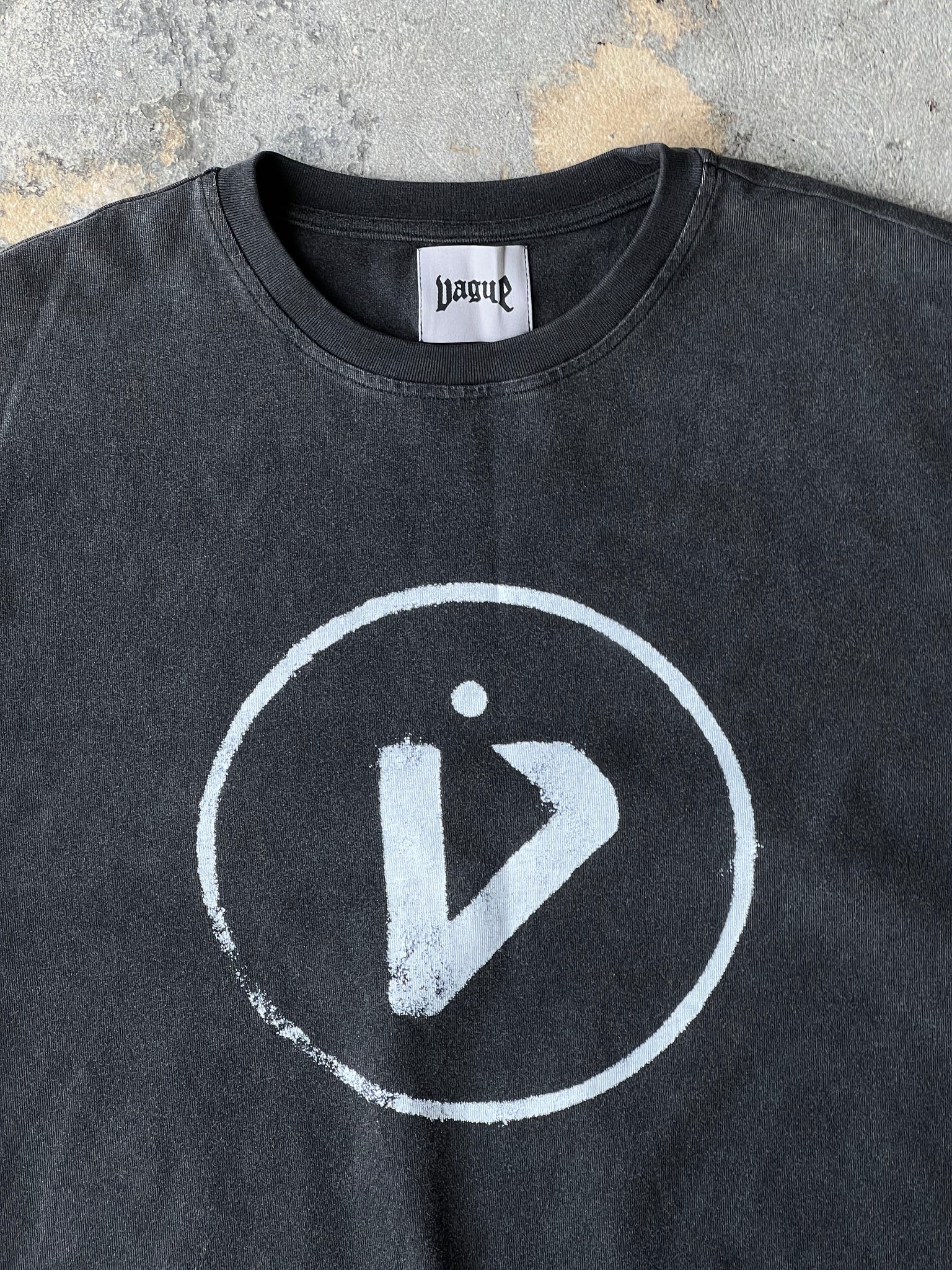 ALT-V TEE [VINTAGE BLACK]