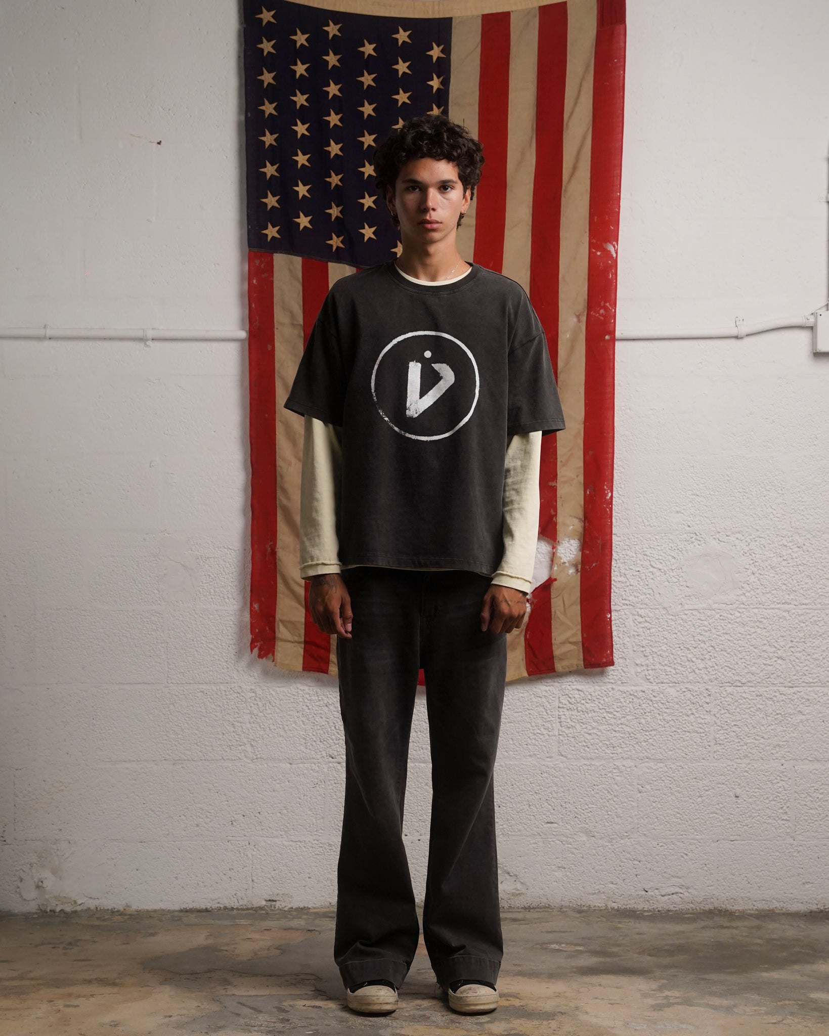 ALT-V TEE [VINTAGE BLACK]