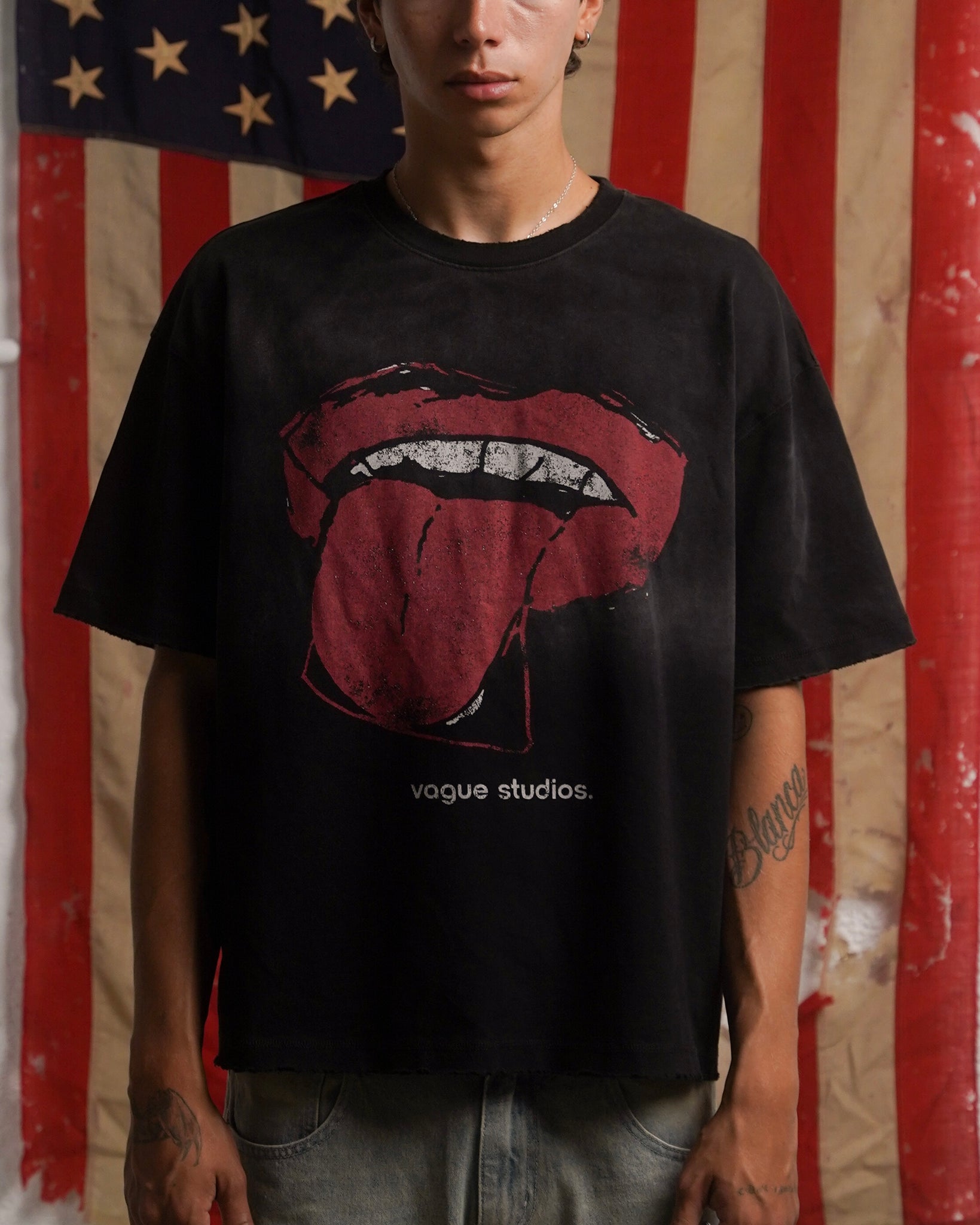 TONGUE TEE [FADED BLACK]