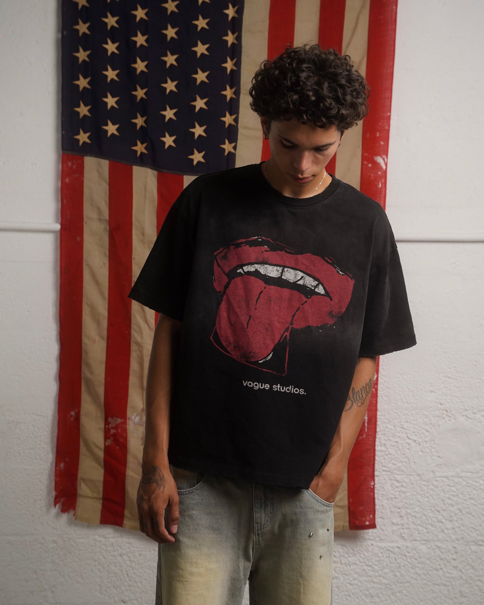 TONGUE TEE [FADED BLACK]