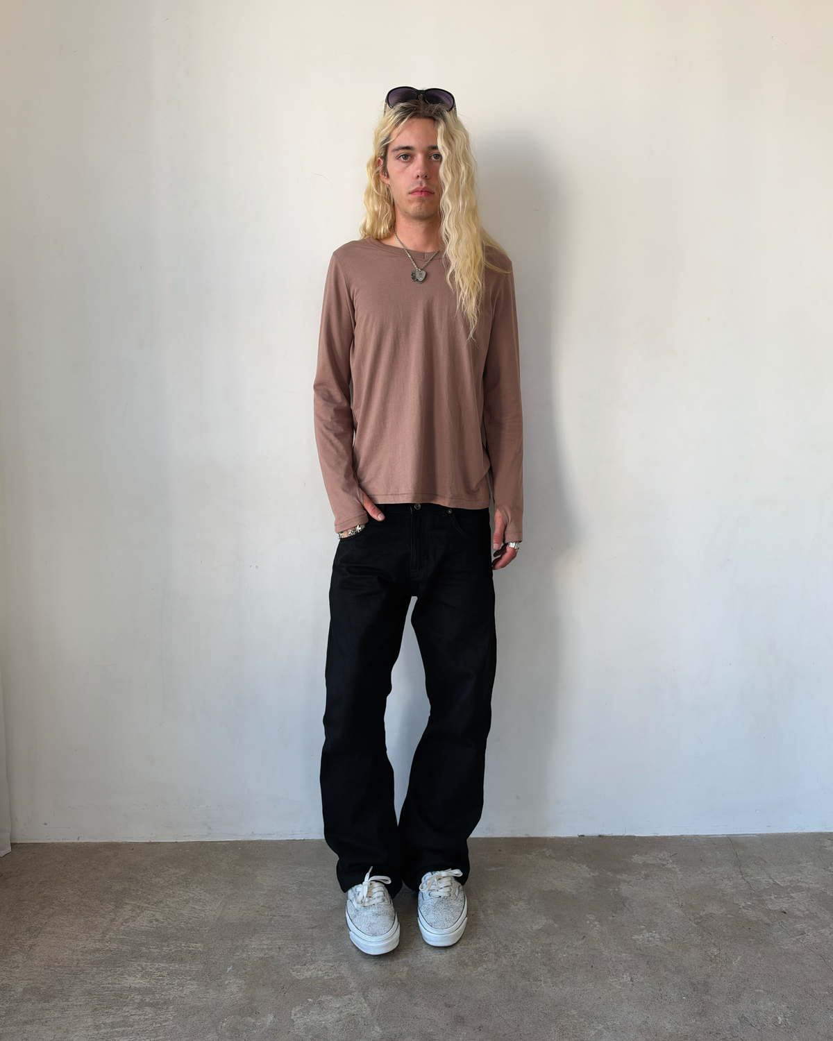 LOWERCASE V-NECK [TAUPE]