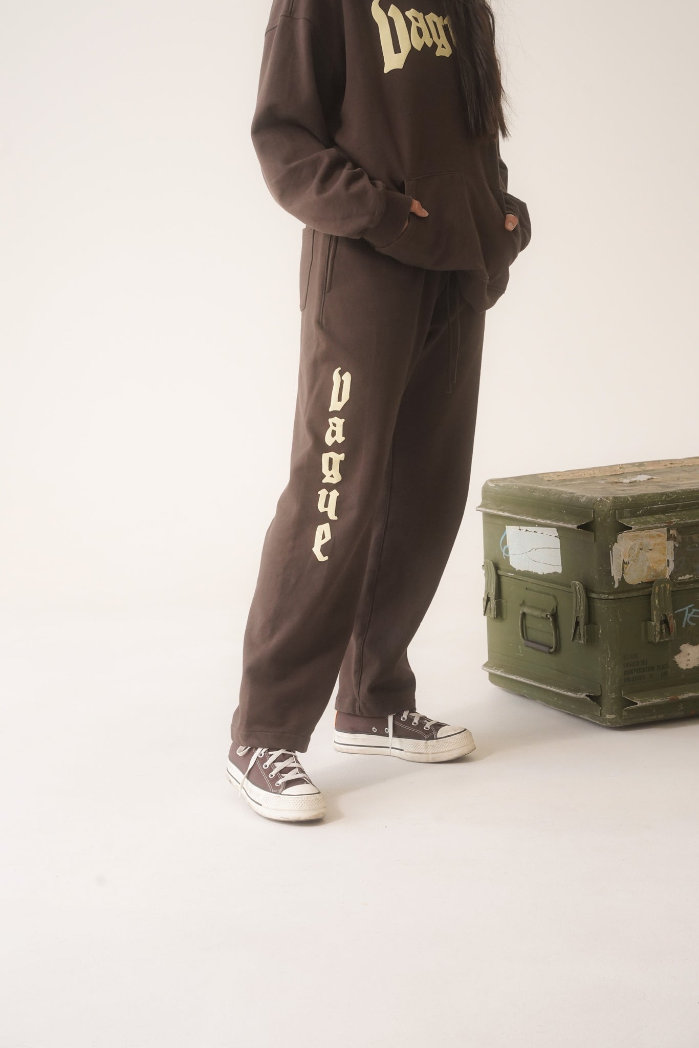 ESSENTIALS SWEATPANTS [BROWN]