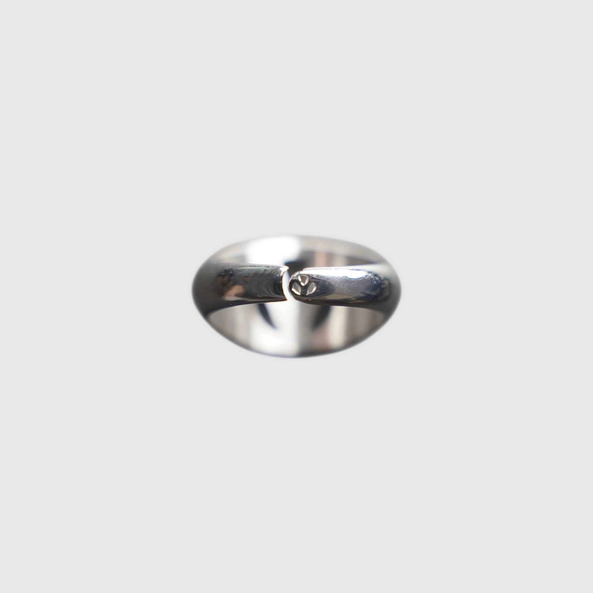 V-LOGO RING